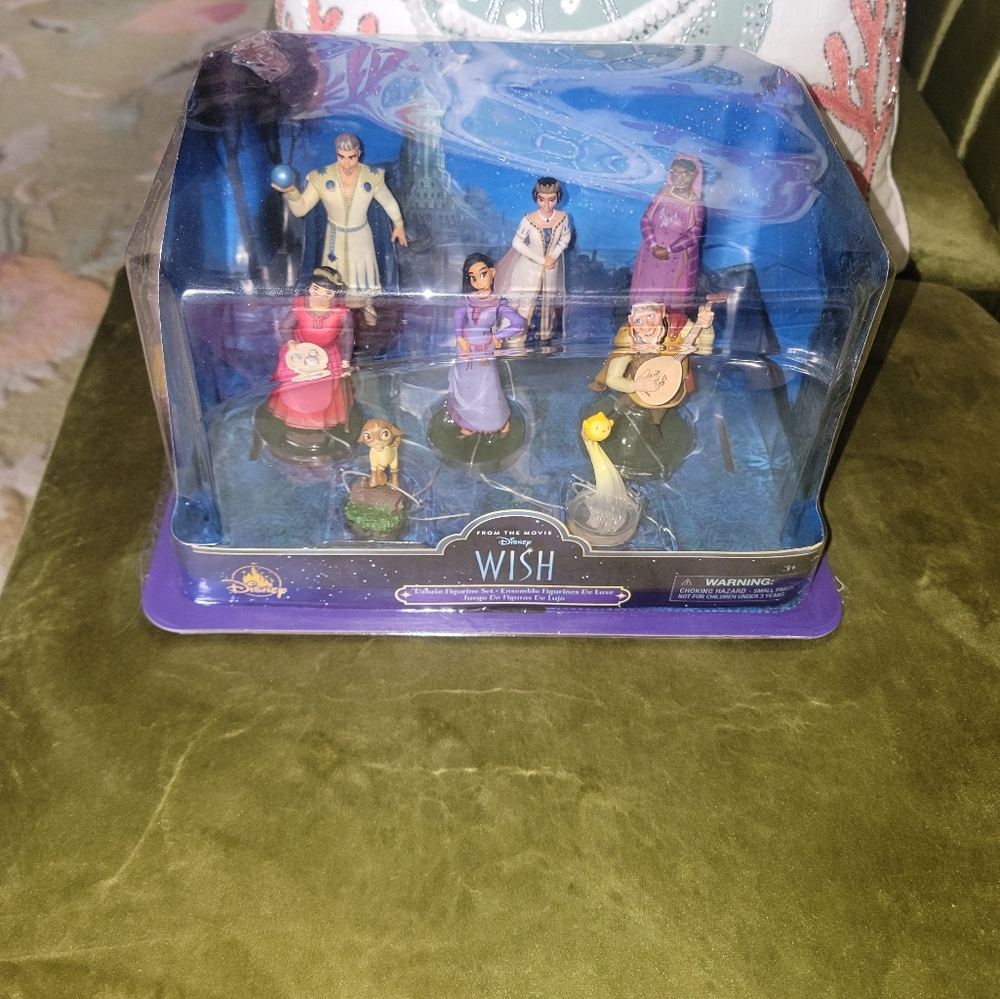 New in Box NWT Delux Disney Wish Figurine Set - Picture 7 of 7